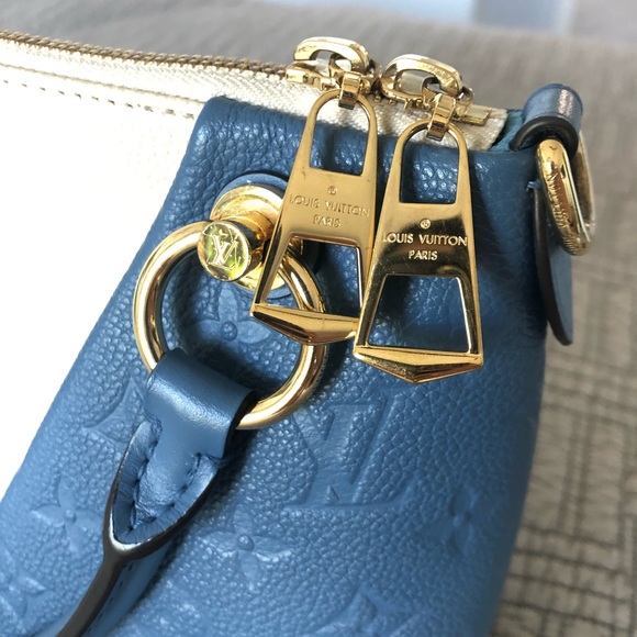 2019 LV V Tote BB - Picture 8 of 12